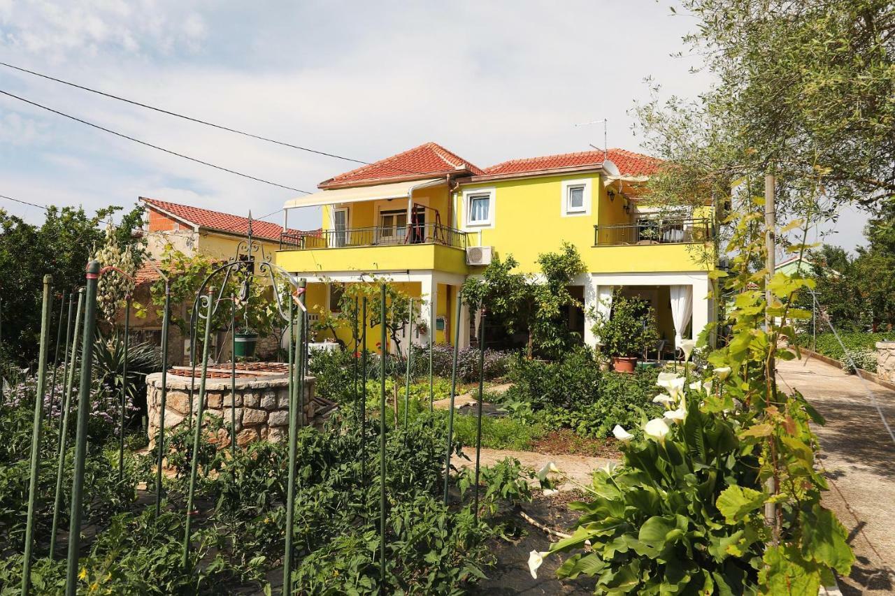 Senkini Dvori Apartment Sutomiscica Exterior photo